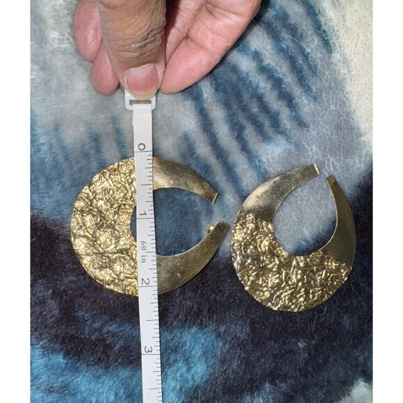 EARRINGS Golden Textured/Smooth Hoops - Picture 3 of 11